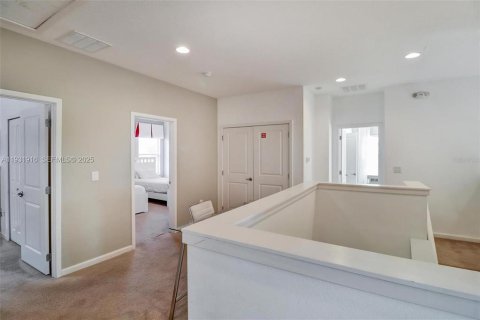 Casa en venta en Kissimmee, Florida, 5 dormitorios, 284.93 m2 № 2144098 - foto 20