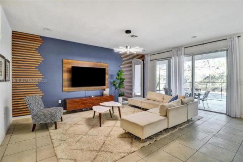 Casa en venta en Kissimmee, Florida, 5 dormitorios, 284.93 m2 № 2144098 - foto 5