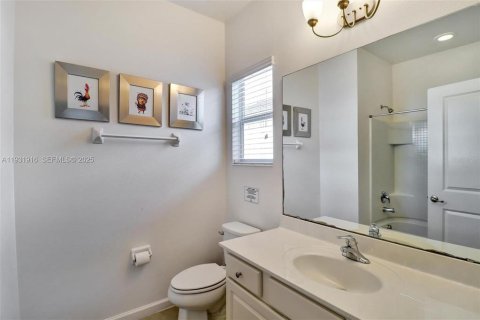 Casa en venta en Kissimmee, Florida, 5 dormitorios, 284.93 m2 № 2144098 - foto 18
