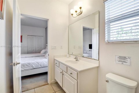 Casa en venta en Kissimmee, Florida, 5 dormitorios, 284.93 m2 № 2144098 - foto 14