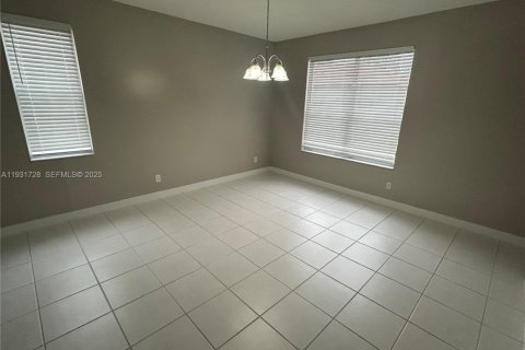Снять в аренду виллу или дом в Уэстон, Флорида 4 спальни, 194.26м2, № 1990979 - фото 30