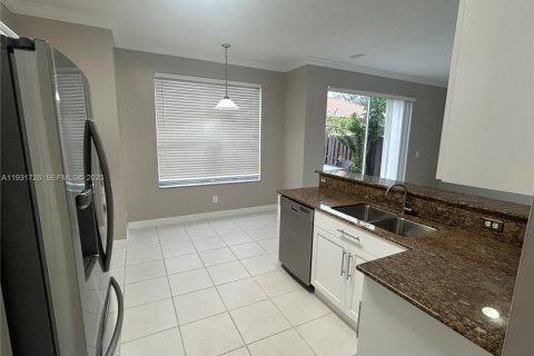 Снять в аренду виллу или дом в Уэстон, Флорида 4 спальни, 194.26м2, № 1990979 - фото 28