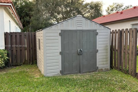 Снять в аренду виллу или дом в Уэстон, Флорида 4 спальни, 194.26м2, № 1990979 - фото 3