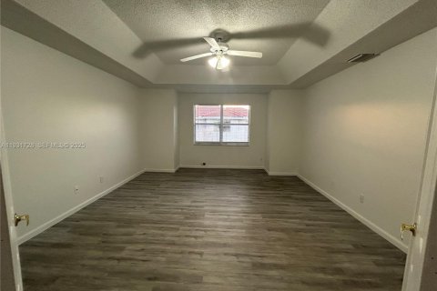 Снять в аренду виллу или дом в Уэстон, Флорида 4 спальни, 194.26м2, № 1990979 - фото 15