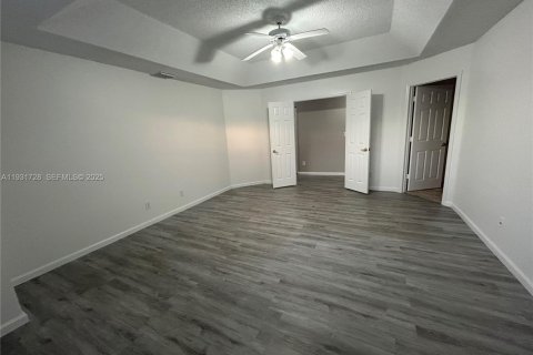 Снять в аренду виллу или дом в Уэстон, Флорида 4 спальни, 194.26м2, № 1990979 - фото 17