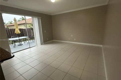 Снять в аренду виллу или дом в Уэстон, Флорида 4 спальни, 194.26м2, № 1990979 - фото 27