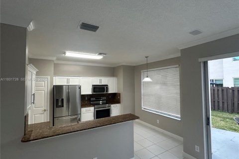 Снять в аренду виллу или дом в Уэстон, Флорида 4 спальни, 194.26м2, № 1990979 - фото 25