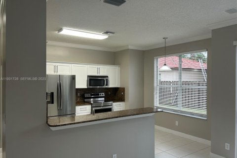 Снять в аренду виллу или дом в Уэстон, Флорида 4 спальни, 194.26м2, № 1990979 - фото 22