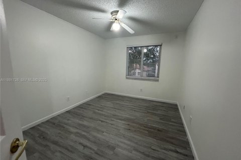 Снять в аренду виллу или дом в Уэстон, Флорида 4 спальни, 194.26м2, № 1990979 - фото 13