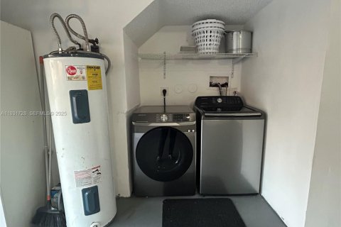 Снять в аренду виллу или дом в Уэстон, Флорида 4 спальни, 194.26м2, № 1990979 - фото 6