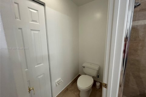 Снять в аренду виллу или дом в Уэстон, Флорида 4 спальни, 194.26м2, № 1990979 - фото 20