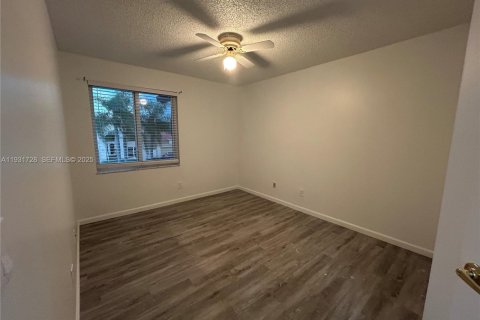 Снять в аренду виллу или дом в Уэстон, Флорида 4 спальни, 194.26м2, № 1990979 - фото 10