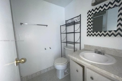 Снять в аренду кондоминиум в Майами, Флорида 2 спальни, 72.65м2, № 2030370 - фото 4