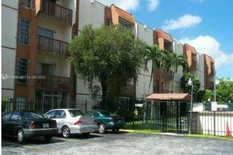 Кондоминиум с 2 спальнями в Майами, Флорида № 2030370