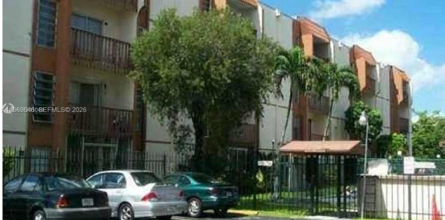 Кондоминиум с 2 спальнями в Майами, Флорида № 2030370