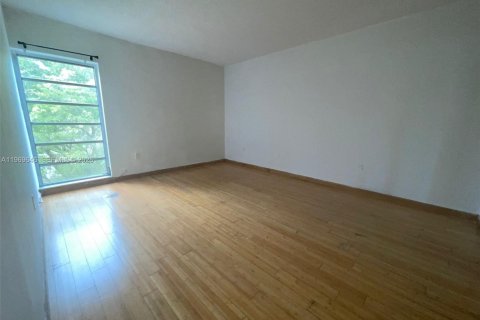 Снять в аренду кондоминиум в Майами, Флорида 2 спальни, 72.65м2, № 2030370 - фото 7