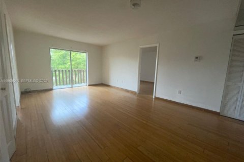 Снять в аренду кондоминиум в Майами, Флорида 2 спальни, 72.65м2, № 2030370 - фото 3