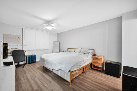 Copropriété à vendre à Hollywood, Floride: 2 chambres, 115.38 m2 № 1989732 - photo 15