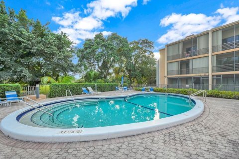 Copropriété à vendre à Hollywood, Floride: 2 chambres, 115.38 m2 № 1989732 - photo 2