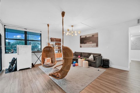 Copropriété à vendre à Hollywood, Floride: 2 chambres, 115.38 m2 № 1989732 - photo 4