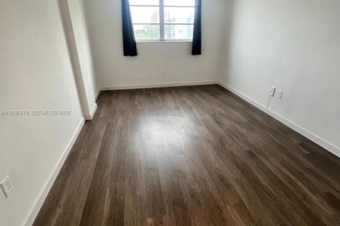 Condo in North Miami, Florida, 1 bedroom № 1994465 - photo 8