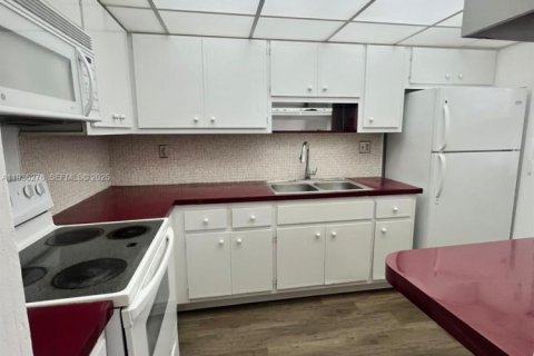 Condo in North Miami, Florida, 1 bedroom № 1994465 - photo 3