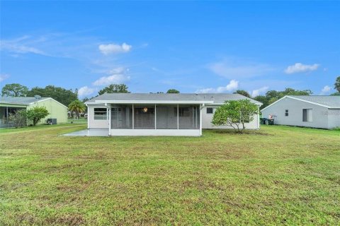 House in North Port, Florida 3 bedrooms, 122.26 sq.m. № 2233446 - photo 2