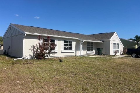 House in North Port, Florida 3 bedrooms, 122.26 sq.m. № 2233446 - photo 3