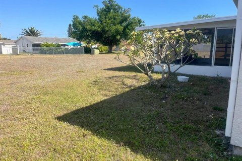 House in North Port, Florida 3 bedrooms, 122.26 sq.m. № 2233446 - photo 15