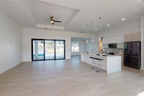 House in Port Charlotte, Florida 4 bedrooms, 195.75 sq.m. № 1824612 - photo 11