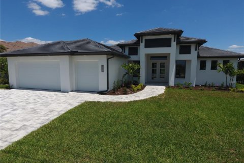 House in Port Charlotte, Florida 4 bedrooms, 195.75 sq.m. № 1824612 - photo 6