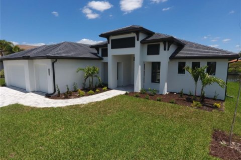 House in Port Charlotte, Florida 4 bedrooms, 195.75 sq.m. № 1824612 - photo 8