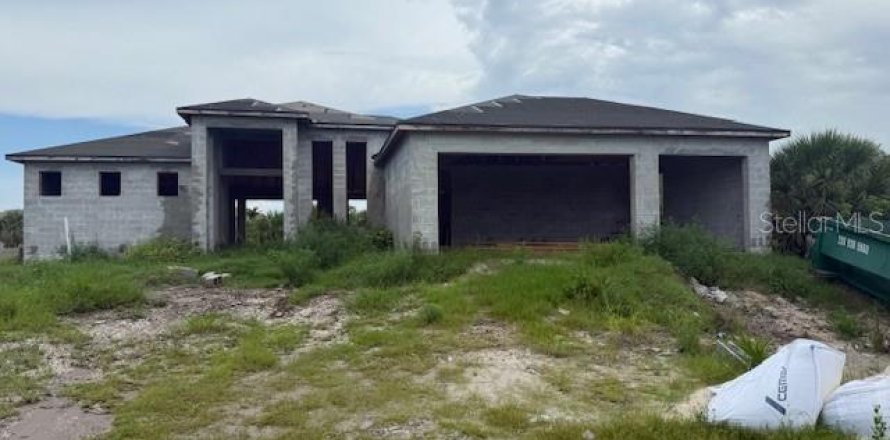 House in Port Charlotte, Florida 4 bedrooms, 195.75 sq.m. № 1824612