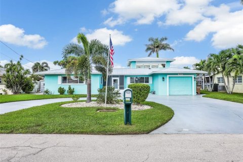 Casa en venta en Cape Coral, Florida, 3 dormitorios, 207.92 m2 № 1908637 - foto 1