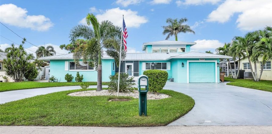 Casa en Cape Coral, Florida 3 dormitorios, 207.92 m2 № 1908637