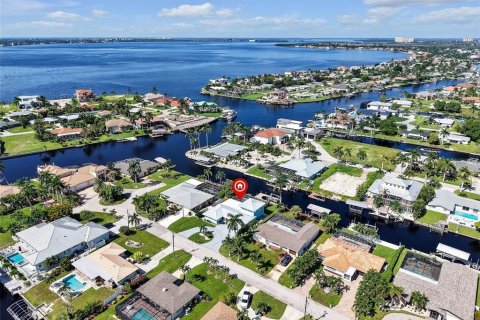 Casa en venta en Cape Coral, Florida, 3 dormitorios, 207.92 m2 № 1908637 - foto 2