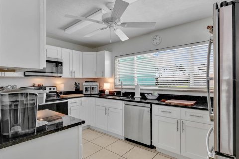 Casa en venta en Cape Coral, Florida, 3 dormitorios, 207.92 m2 № 1908637 - foto 11