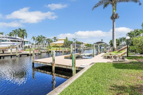 Casa en venta en Cape Coral, Florida, 3 dormitorios, 207.92 m2 № 1908637 - foto 30