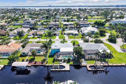 Casa en venta en Cape Coral, Florida, 3 dormitorios, 207.92 m2 № 1908637 - foto 4