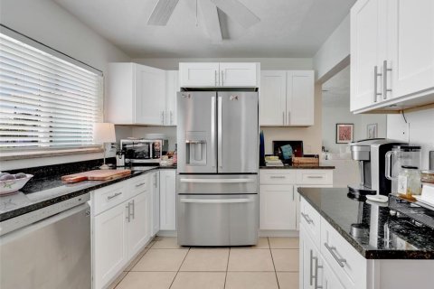 Casa en venta en Cape Coral, Florida, 3 dormitorios, 207.92 m2 № 1908637 - foto 13