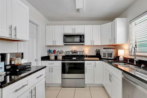 Casa en venta en Cape Coral, Florida, 3 dormitorios, 207.92 m2 № 1908637 - foto 12