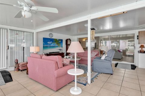 Casa en venta en Cape Coral, Florida, 3 dormitorios, 207.92 m2 № 1908637 - foto 24