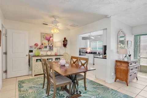 Casa en venta en Cape Coral, Florida, 3 dormitorios, 207.92 m2 № 1908637 - foto 10