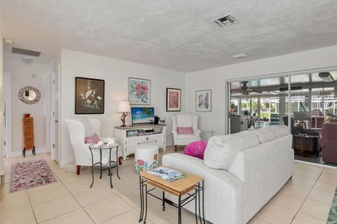Casa en venta en Cape Coral, Florida, 3 dormitorios, 207.92 m2 № 1908637 - foto 8