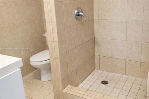 Apartment in Hialeah Gardens, Florida 2 bedrooms, 89.19 sq.m. № 2003614 - photo 6