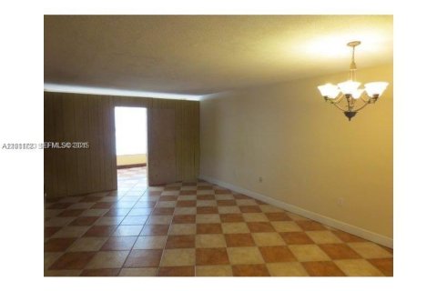 Copropriété à louer à Miami, Floride: 1 chambre, 83.43 m2 № 2075339 - photo 4