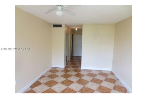 Copropriété à louer à Miami, Floride: 1 chambre, 83.43 m2 № 2075339 - photo 5
