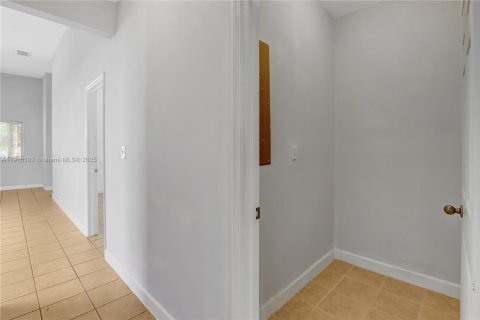 Купить виллу или дом в Хомстед, Флорида 3 спальни, 111.48м2, № 1970956 - фото 12