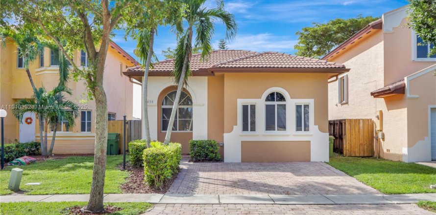 Дом в Хомстед, Флорида 3 спальни, 111.48м2 № 1970956