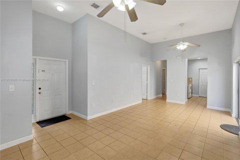 Купить виллу или дом в Хомстед, Флорида 3 спальни, 111.48м2, № 1970956 - фото 7